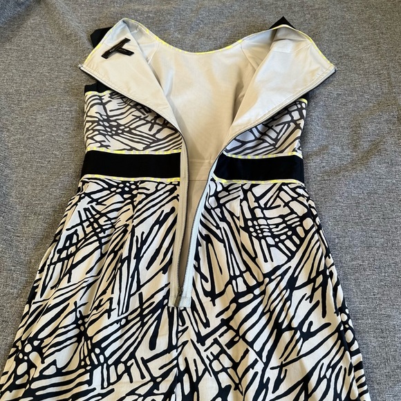 BCBG MaxAzria cap sleeve print dress LIKE NEW - Picture 7 of 14